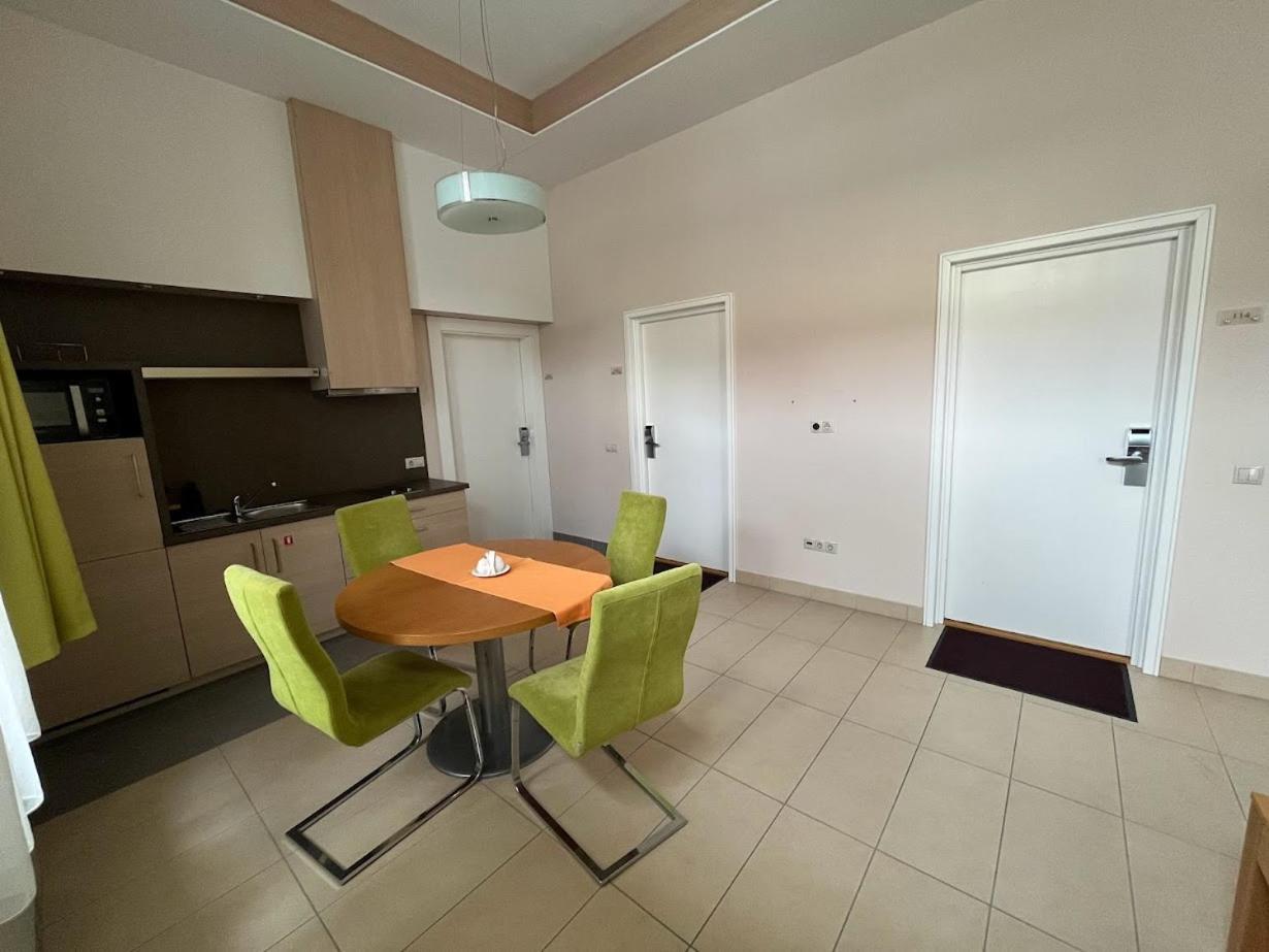 Soleil Apartman Сегед Экстерьер фото